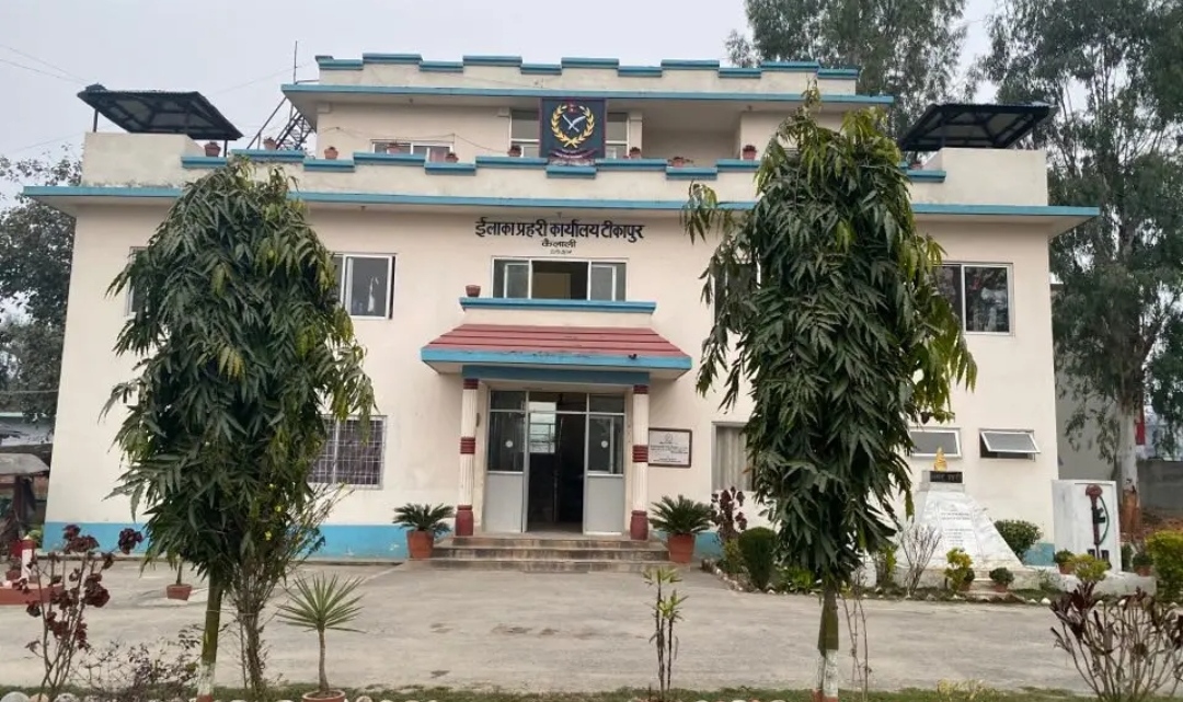 टिकापुरमा प्रहरी कार्यालयको छतबाट खसेर प्रहरी जवानको मृत्यु